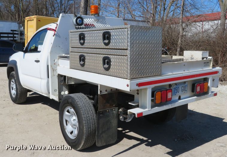 image for item DI2095 2014 Toyota Tacoma  flatbed pickup truck