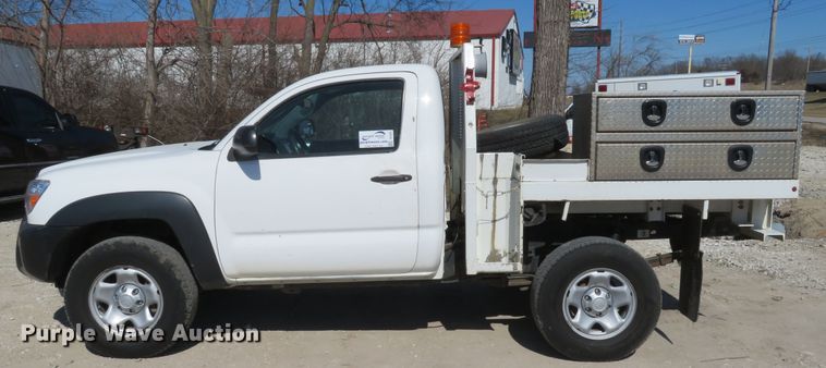 image for item DI2095 2014 Toyota Tacoma  flatbed pickup truck