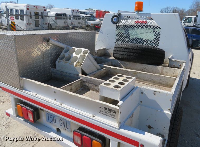 image for item DI2095 2014 Toyota Tacoma  flatbed pickup truck