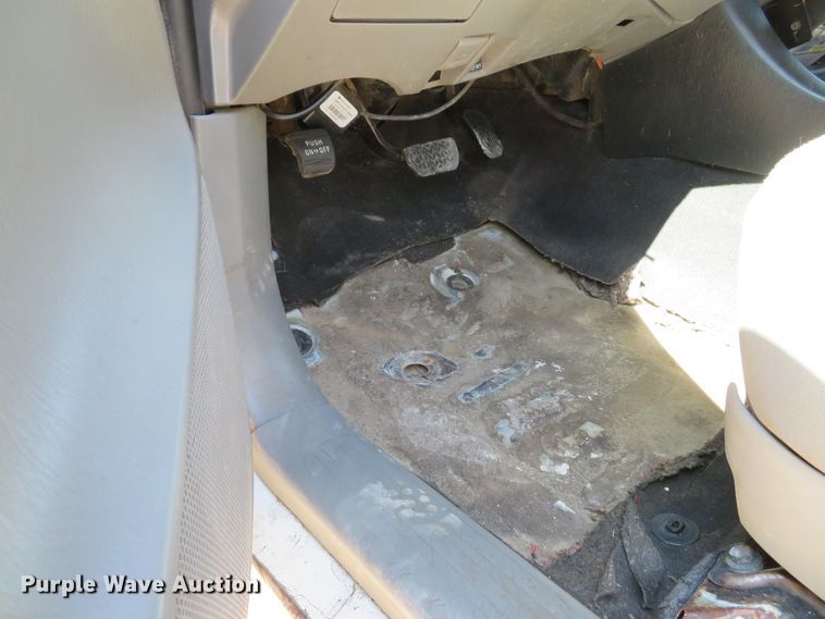 image for item DI2095 2014 Toyota Tacoma  flatbed pickup truck