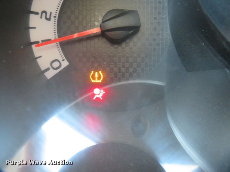 image for item DI2095 2014 Toyota Tacoma  flatbed pickup truck