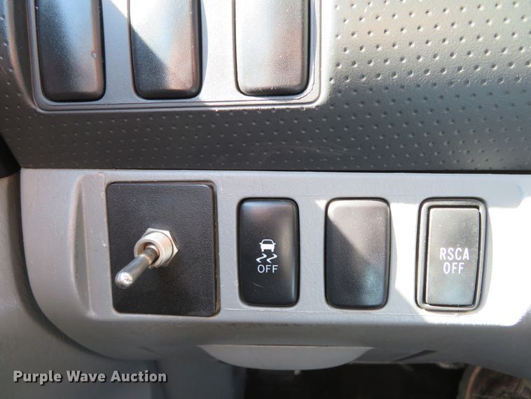 image for item DI2095 2014 Toyota Tacoma  flatbed pickup truck