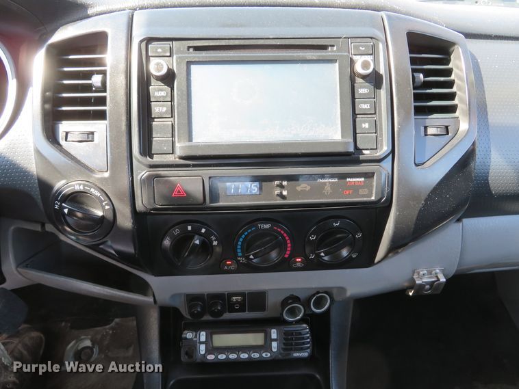 image for item DI2095 2014 Toyota Tacoma  flatbed pickup truck