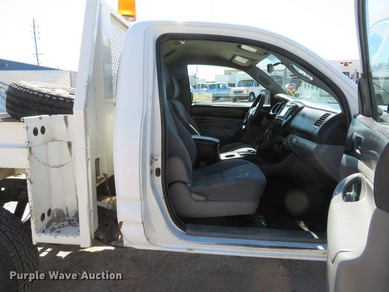 image for item DI2095 2014 Toyota Tacoma  flatbed pickup truck