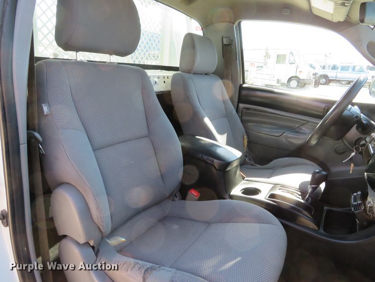 image for item DI2095 2014 Toyota Tacoma  flatbed pickup truck