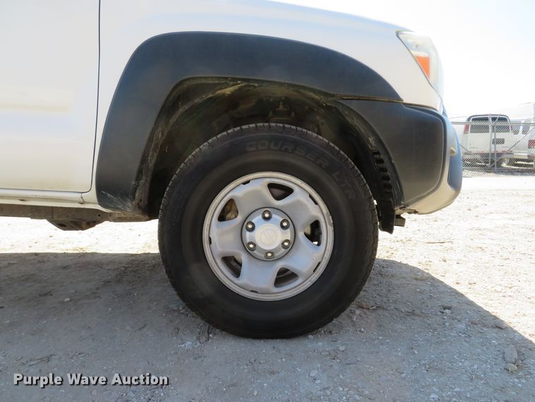 image for item DI2095 2014 Toyota Tacoma  flatbed pickup truck