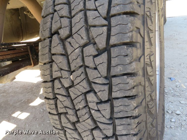 image for item DI2095 2014 Toyota Tacoma  flatbed pickup truck