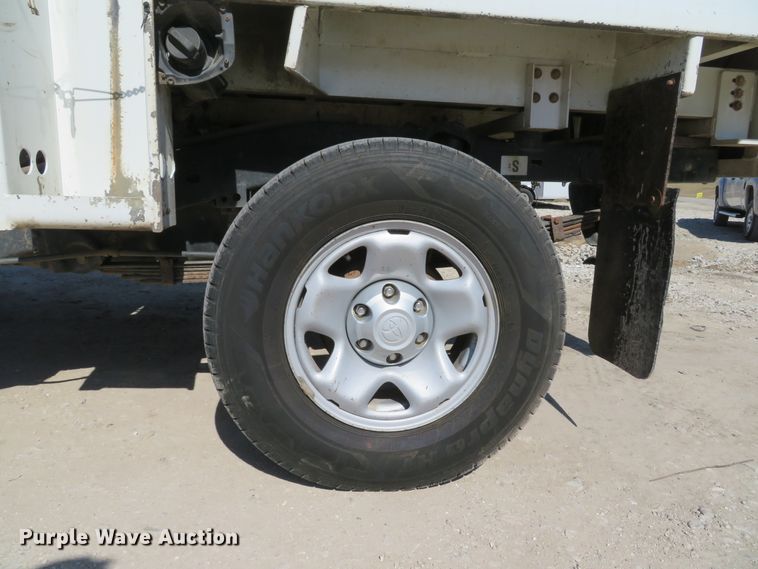 image for item DI2095 2014 Toyota Tacoma  flatbed pickup truck