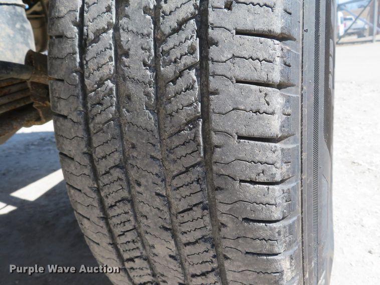 image for item DI2095 2014 Toyota Tacoma  flatbed pickup truck