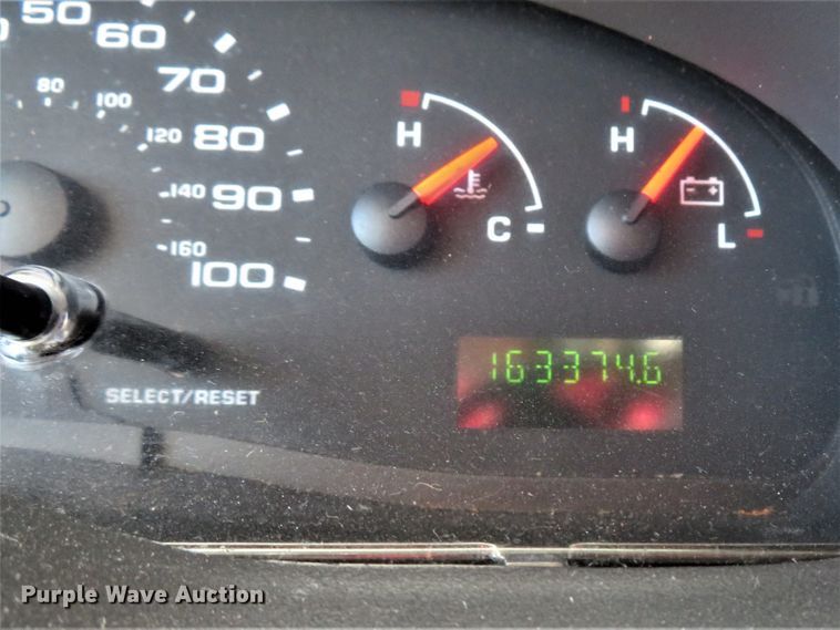 image for item DI2097 2006 Ford E450 Super Duty shuttle bus