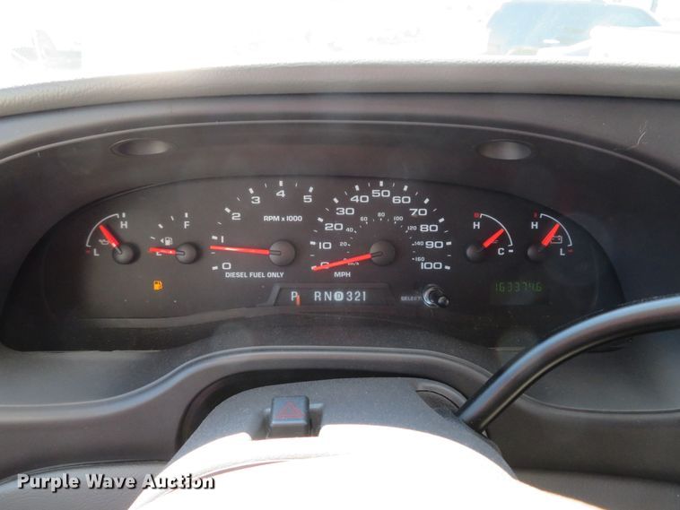 image for item DI2097 2006 Ford E450 Super Duty shuttle bus