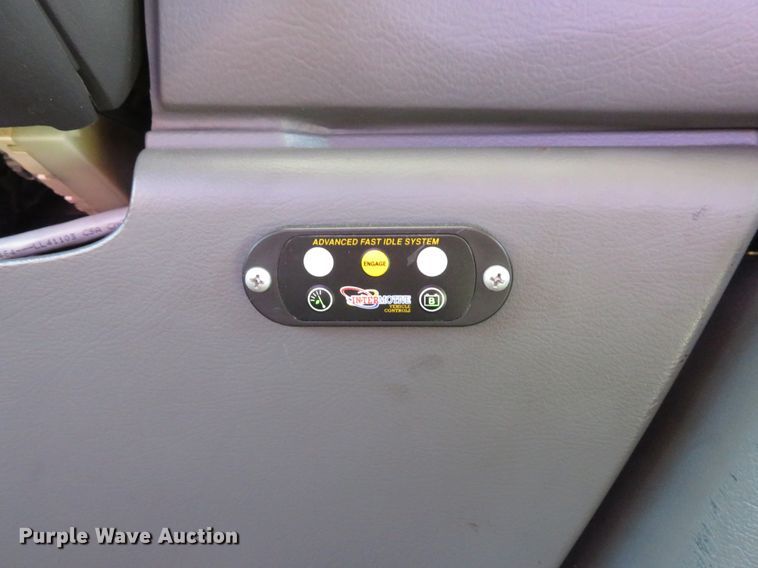 image for item DI2097 2006 Ford E450 Super Duty shuttle bus