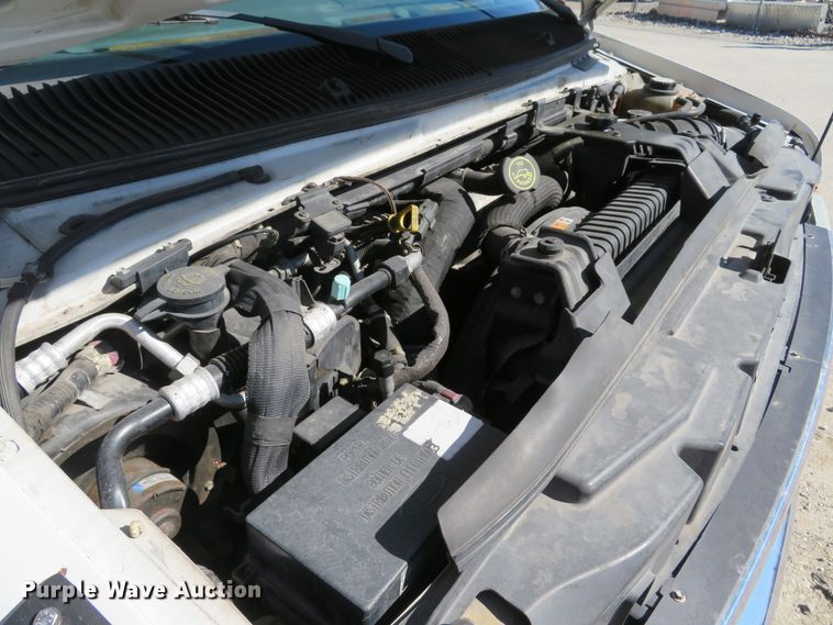 image for item DI2097 2006 Ford E450 Super Duty shuttle bus