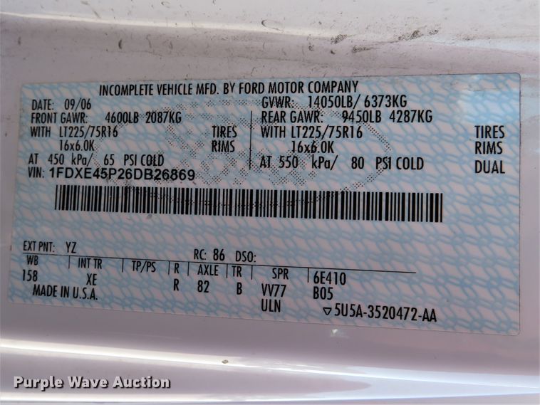 image for item DI2097 2006 Ford E450 Super Duty shuttle bus