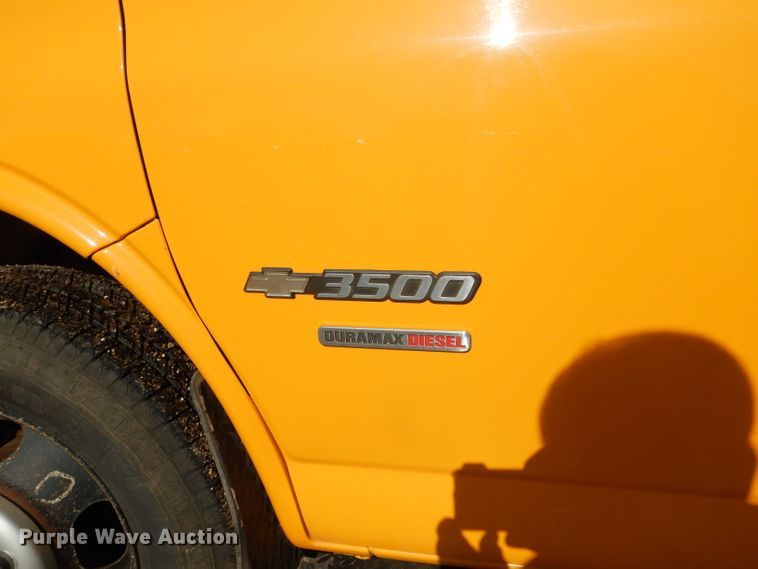 image for item DJ8756 2006 Chevrolet Express 3500 school bus