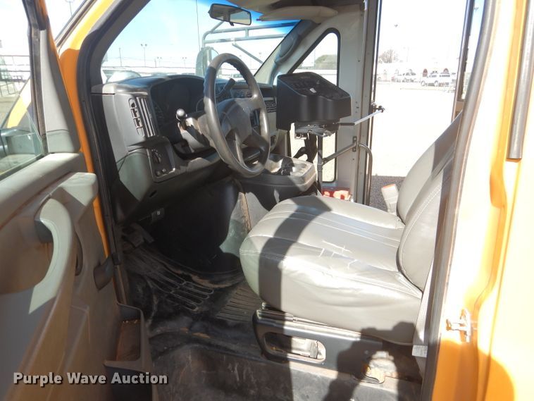 image for item DJ8756 2006 Chevrolet Express 3500 school bus