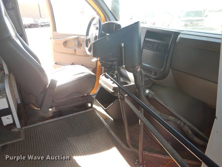 image for item DJ8756 2006 Chevrolet Express 3500 school bus