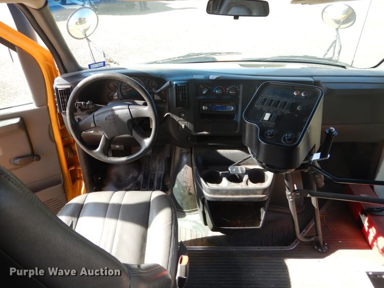 image for item DJ8756 2006 Chevrolet Express 3500 school bus