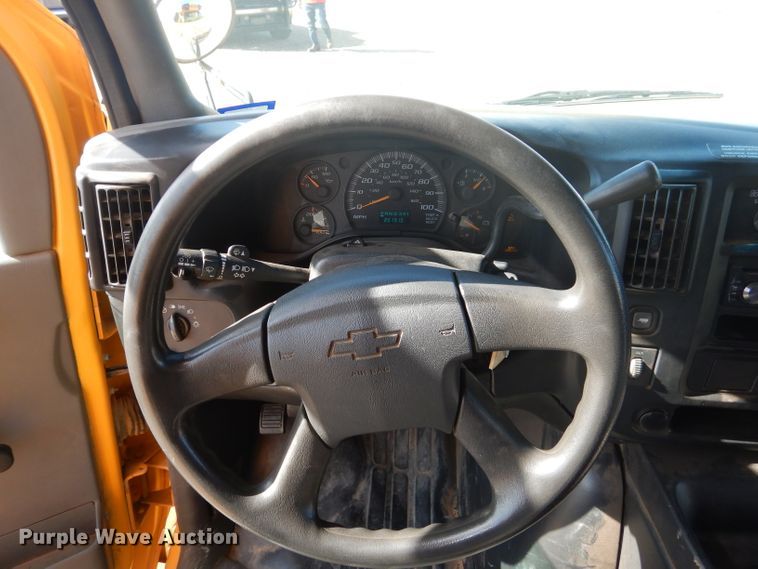 image for item DJ8756 2006 Chevrolet Express 3500 school bus