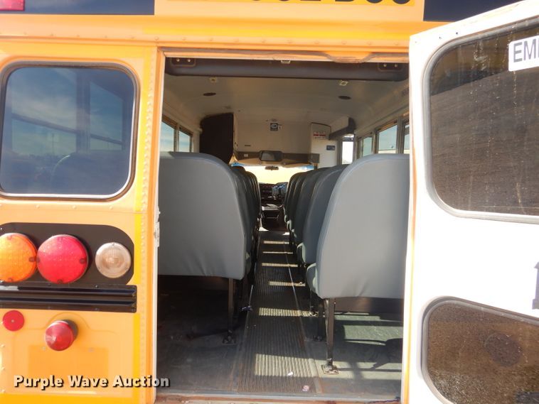 image for item DJ8756 2006 Chevrolet Express 3500 school bus