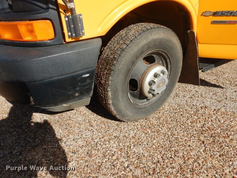 image for item DJ8756 2006 Chevrolet Express 3500 school bus