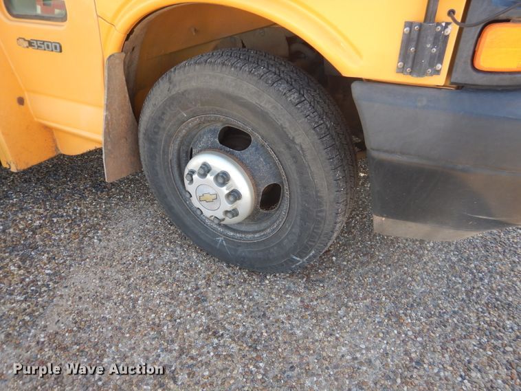 image for item DJ8756 2006 Chevrolet Express 3500 school bus