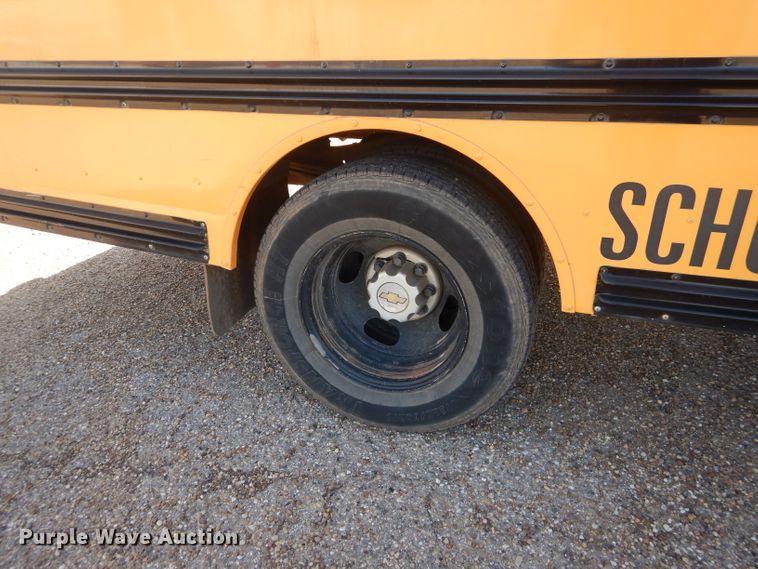 image for item DJ8756 2006 Chevrolet Express 3500 school bus