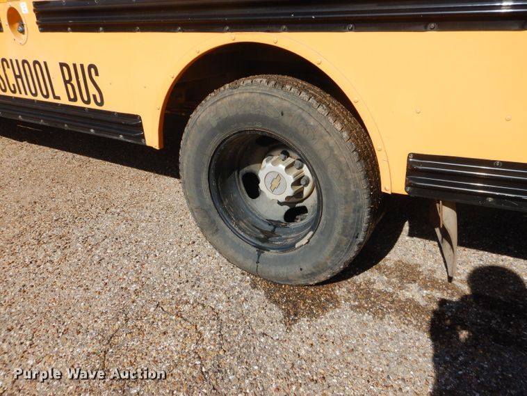 image for item DJ8756 2006 Chevrolet Express 3500 school bus