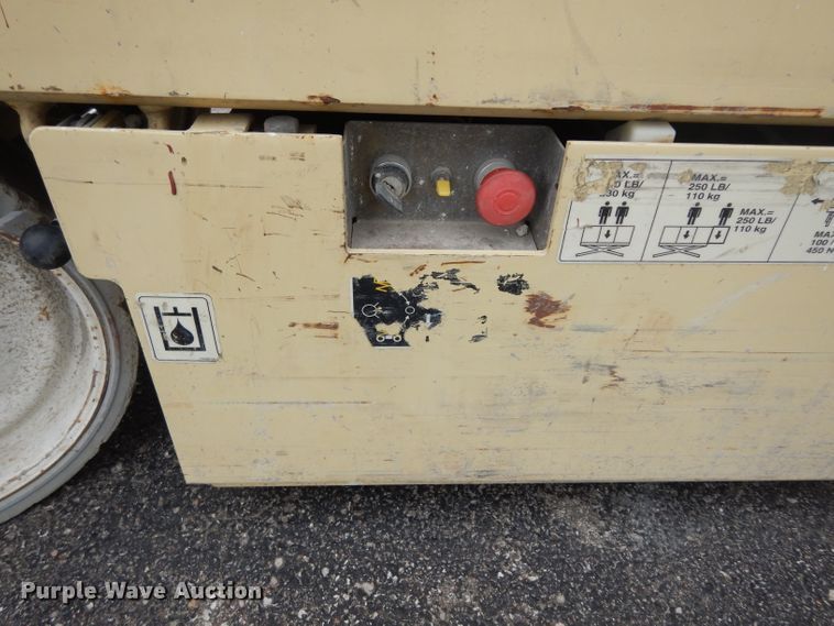 image for item FD9916 2003 JLG 2632E2 scissor lift