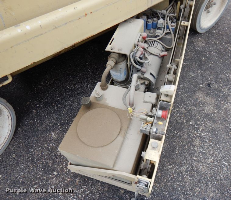 image for item FD9916 2003 JLG 2632E2 scissor lift