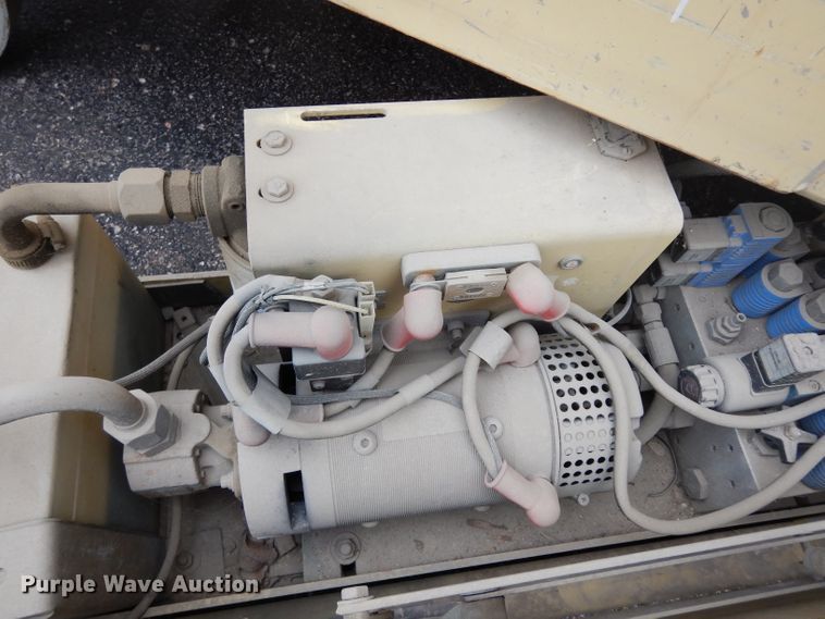 image for item FD9916 2003 JLG 2632E2 scissor lift