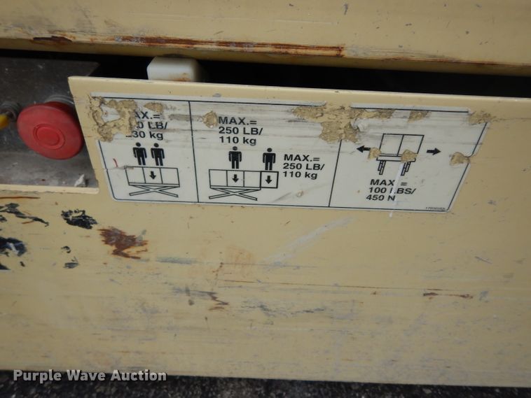 image for item FD9916 2003 JLG 2632E2 scissor lift