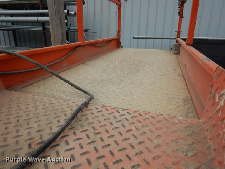 image for item FD9916 2003 JLG 2632E2 scissor lift