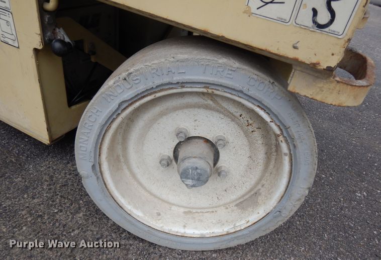 image for item FD9916 2003 JLG 2632E2 scissor lift