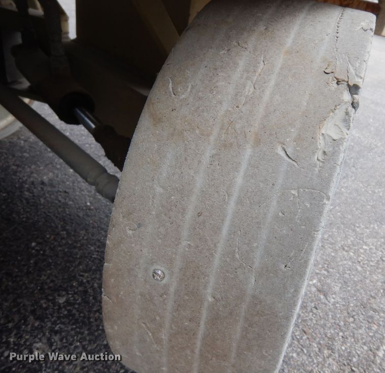 image for item FD9916 2003 JLG 2632E2 scissor lift