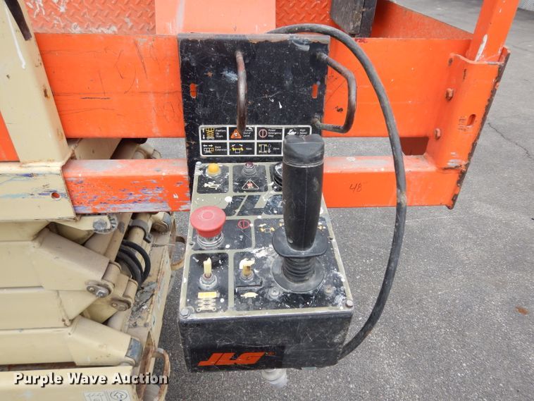 image for item FD9916 2003 JLG 2632E2 scissor lift