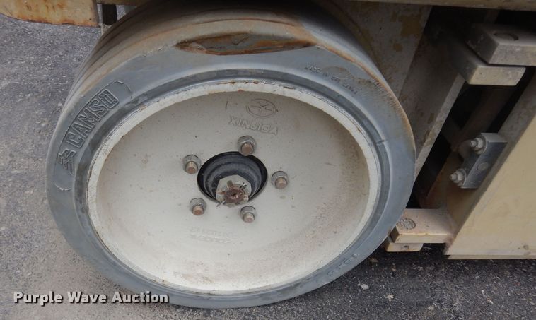 image for item FD9916 2003 JLG 2632E2 scissor lift