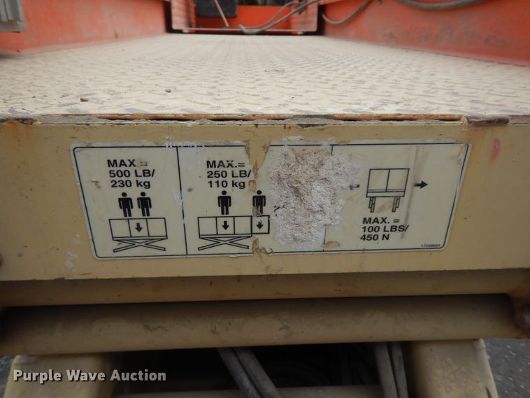 image for item FD9916 2003 JLG 2632E2 scissor lift