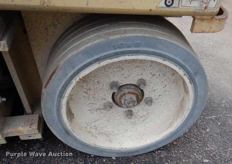 image for item FD9916 2003 JLG 2632E2 scissor lift