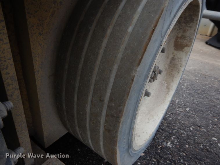 image for item FD9916 2003 JLG 2632E2 scissor lift