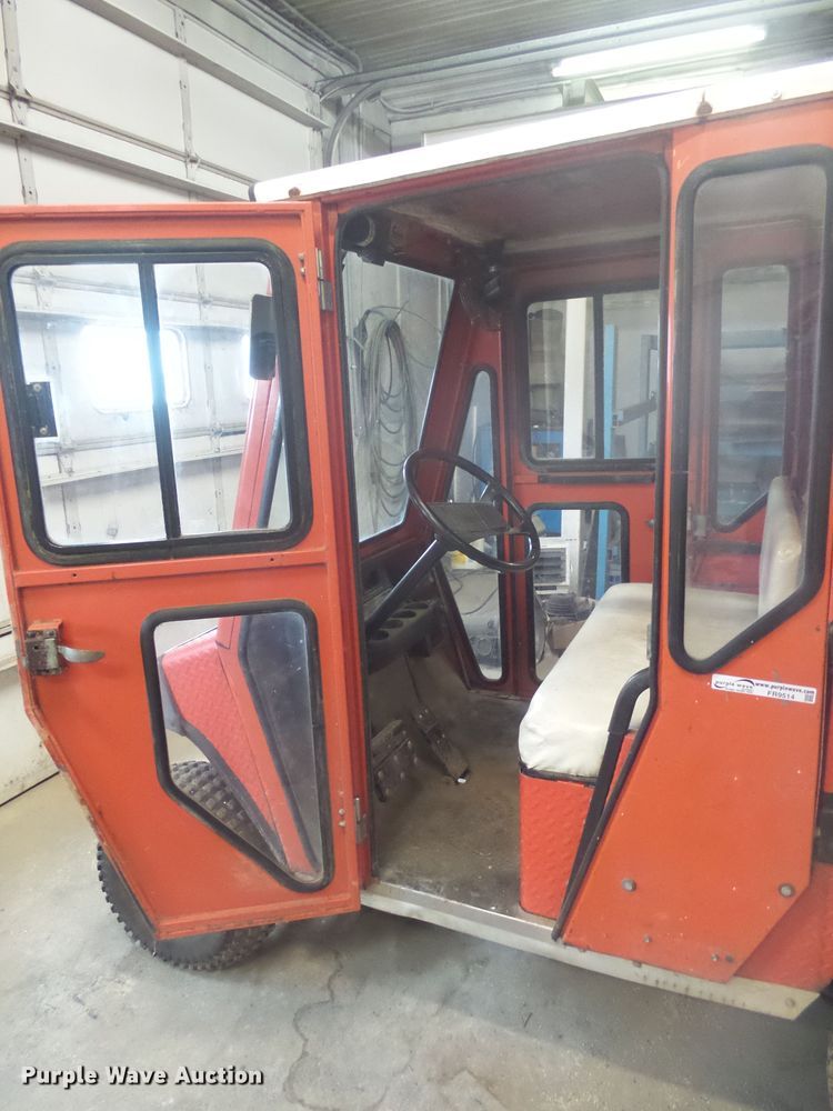 image for item FR9514 1993 Jacobsen 810 Express modified golf cart