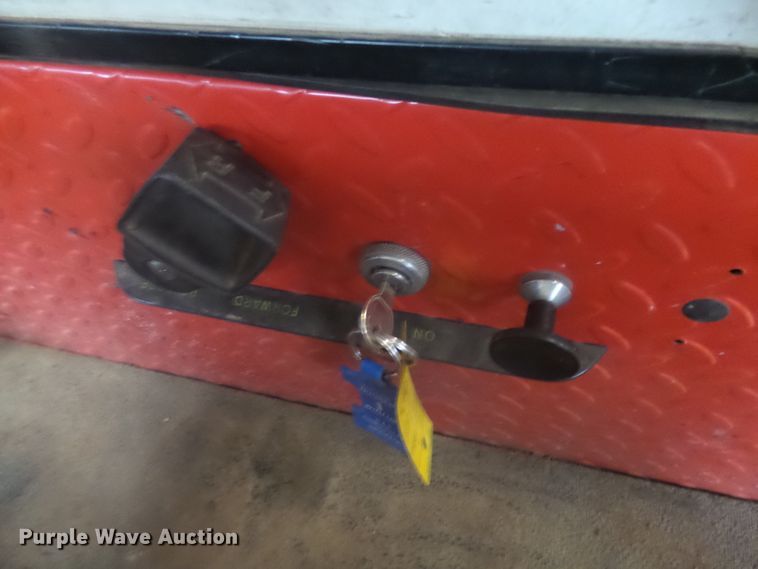 image for item FR9514 1993 Jacobsen 810 Express modified golf cart