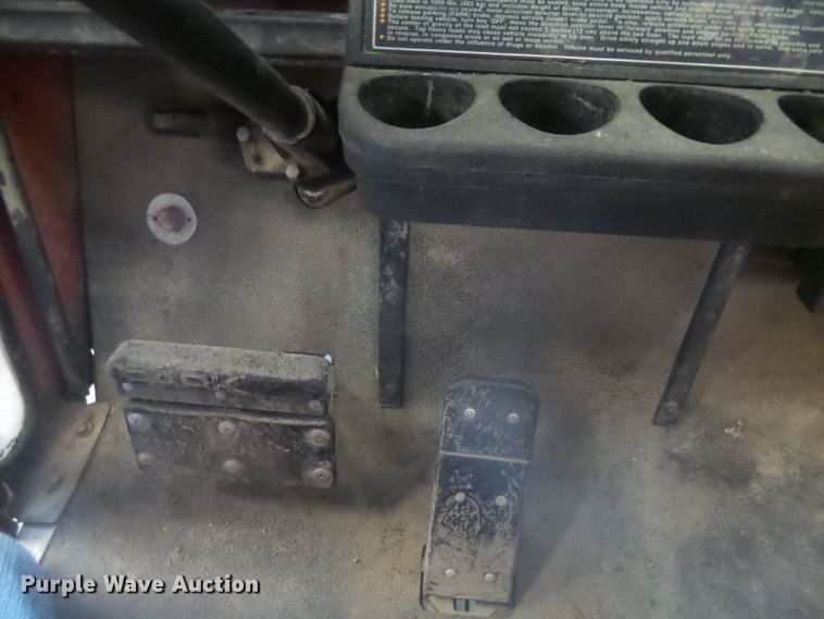 image for item FR9514 1993 Jacobsen 810 Express modified golf cart