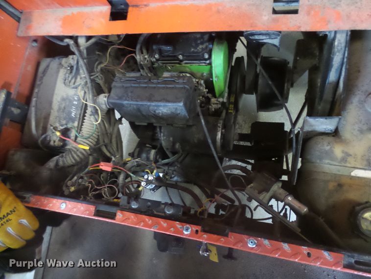 image for item FR9514 1993 Jacobsen 810 Express modified golf cart