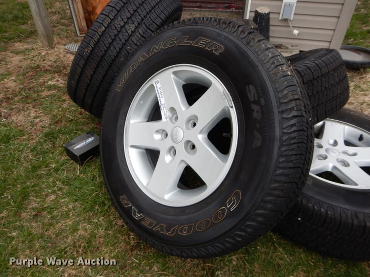 image for item FY9116 (5) Goodyear Wrangler P255/75R17 tires