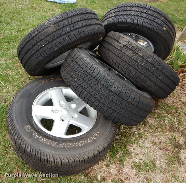image for item FY9116 (5) Goodyear Wrangler P255/75R17 tires