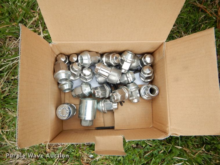 image for item FY9116 (5) Goodyear Wrangler P255/75R17 tires