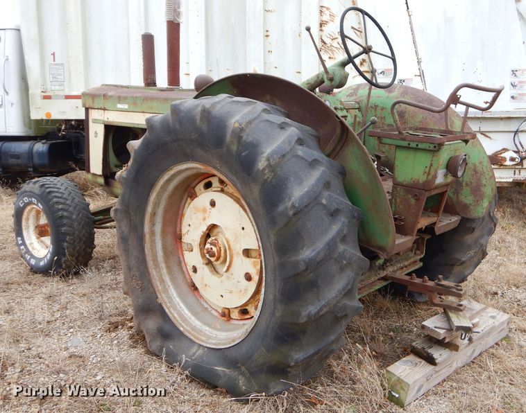 image for item GB9661 1952 John Deere R tractor