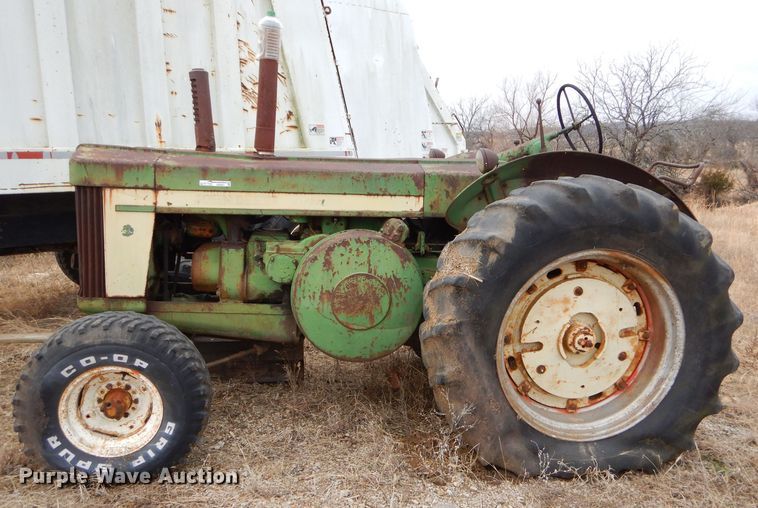 image for item GB9661 1952 John Deere R tractor