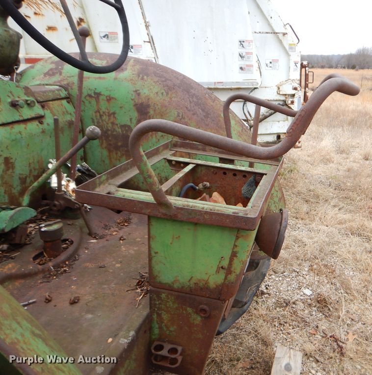 image for item GB9661 1952 John Deere R tractor